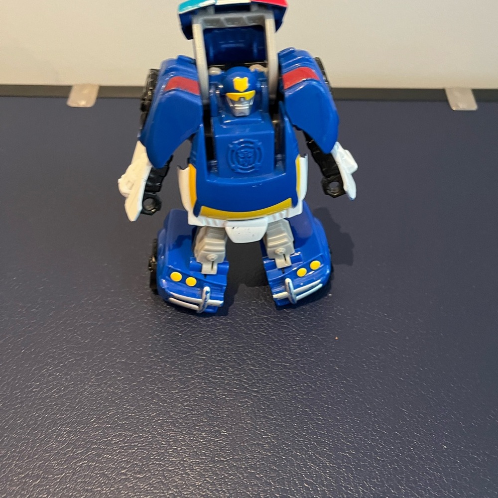 Frontier from Transformers: Rescuebots - Picture 2 of 2